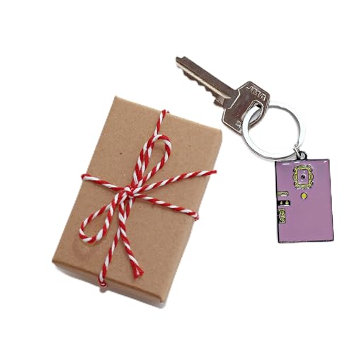 Handmade with Love by Fatima. Llavero de la puerta de Mónica con la mirilla y...