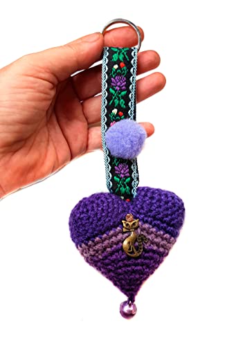 Llavero de ganchillo Crochet Corazon Lila con Gato y cascabel